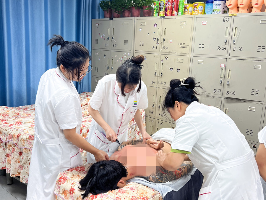 背部刮（sha）痧練習(xí)課堂，南寧健康管理美容